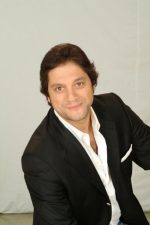 Ragıp Savaş; İzmit, Kocaeli, Türkiye doğumlu Türk oyuncu