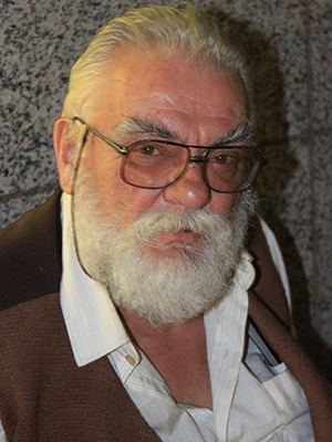 Raif Hikmet Çam; Salihli, Manisa, Türkiye doğumlu Türk oyuncu