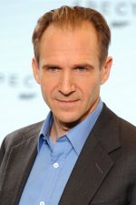 Ralph Fiennes; Ipswich,Suffolk,İngiltere doğumlu Ralph Nathaniel Twisleton-Wykeham-Fiennes olarak da bilinen İngiliz  oyuncu, yönetmen, yapımcı