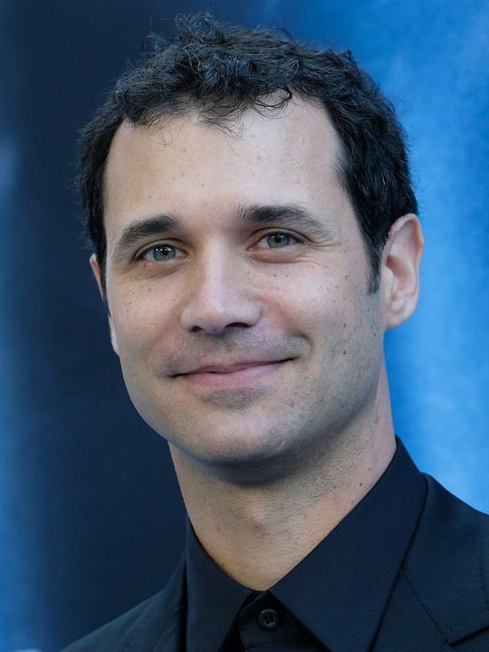 Ramin Djawadi; Duisburg, Düsseldorf, Kuzey Ren-Vestfalya, Almanya doğumlu Alman ilave müzik bestecisi, besteci, müzik yapımcısı