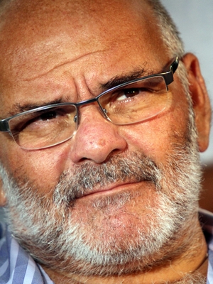 Rasim Öztekin; İstanbul, Türkiye doğumlu Türk oyuncu