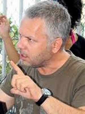 Raşit Çelikezer; İzmir, Türkiye doğumlu Türk yönetmen, senarist, yazar, oyuncu, yapımcı