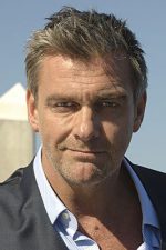 Ray Stevenson; Lisburn,Ulster,Kuzey İrlanda doğumlu George Raymond Stevenson olarak da bilinen Kuzey İrlandalı  oyuncu