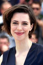 Rebecca Hall; Londra,İngiltere doğumlu Rebecca Maria Hall olarak da bilinen İngiliz oyuncu, yapımcı