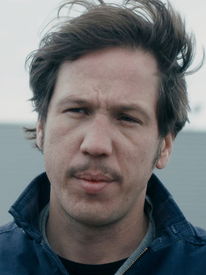 Reda Kateb; Ivry-sur-Seine, Paris , Fransa doğumlu Fransız oyuncu, yönetmen, senarist