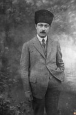 Refik Halit Karay; İstanbul, Türkiye doğumlu Türk senarist, yazar