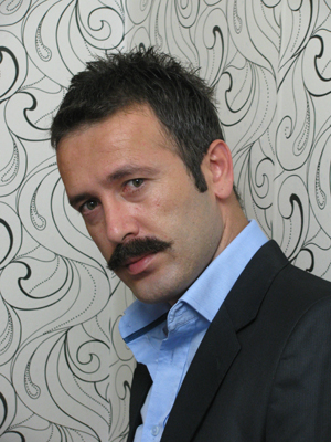 Reha Beyoğlu; İstanbul, Türkiye doğumlu Türk oyuncu