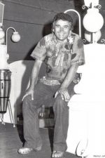 Remzi Jöntürk; Erzincan, Türkiye doğumlu Türk yönetmen, senarist, oyuncu, sanat yönetmeni