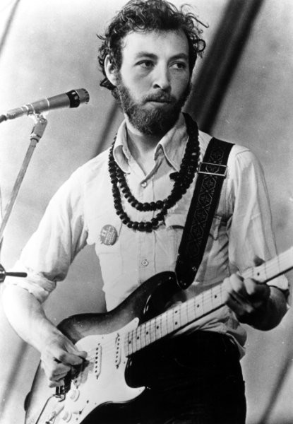Richard Thompson; Notting Hill,Londra,İngiltere doğumlu İngiliz  müzisyen, besteci, oyuncu
