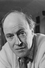 Roald Dahl; Llandaff,Cardiff ,Galler doğumlu Galli  yazar, senarist, orijinal karakterleri yaratan