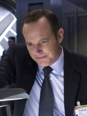 Clark Gregg; Amerikalı oyuncu, senarist, yönetmen, seslendirme sanatçısı