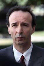 Roberto Benigni; Manciano, Arezzo, İtalya doğumlu İtalyan oyuncu, senarist, yönetmen, yazar