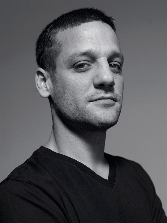 Rodrigo de la Serna; Belgrano, Buenos Aires, Arjantin doğumlu Lionel Rodrigo de la Serna Chevalier olarak da bilinen Arjantinli oyuncu