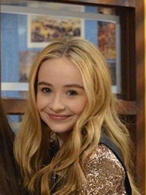 Sabrina Carpenter; Lehigh Valley, Pensilvanya, ABD doğumlu Amerikalı şarkıcı, söz yazarı oyuncu, idari yapımcı