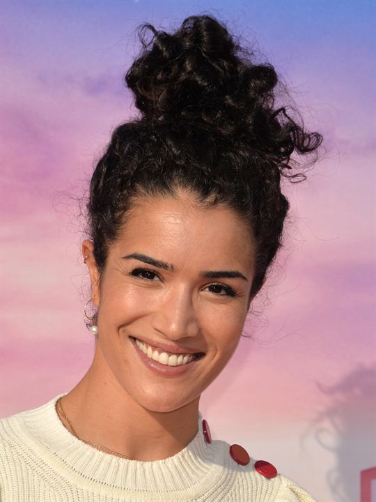 Sabrina Ouazani; Saint-Denis, Seine-Saint-Denis, Fransa doğumlu Fransız oyuncu