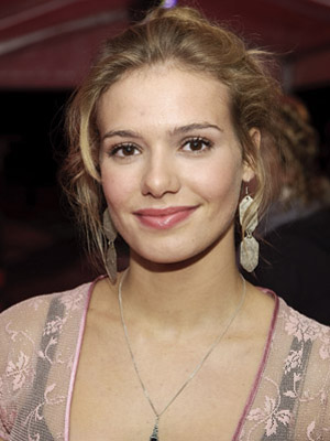 Sallie Harmsen; Amsterdam, Hollanda doğumlu Hollandalı oyuncu