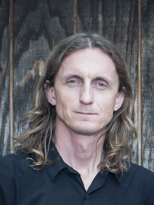 Sam Dunn; Stroud,Gloucestershire,İngiltere doğumlu Kanadalı  senarist, yapımcı, yönetmen, müzisyen