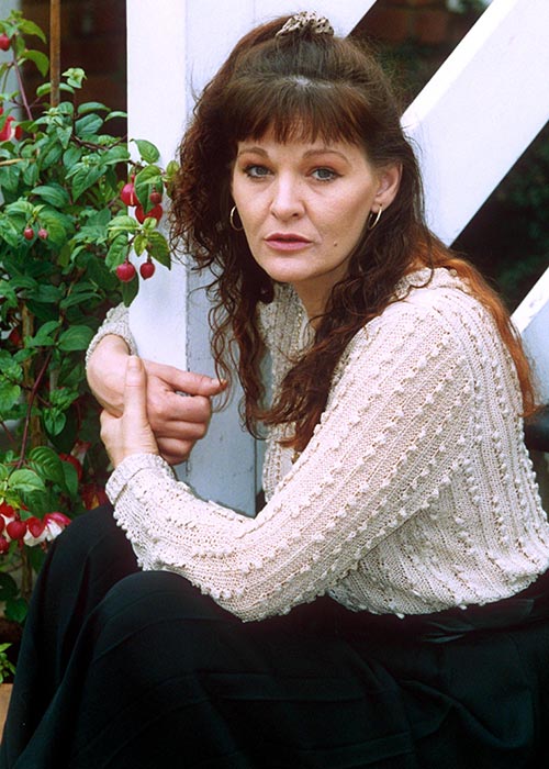 Sandy Ratcliff; Islington,Londra,İngiltere doğumlu İngiliz  oyuncu