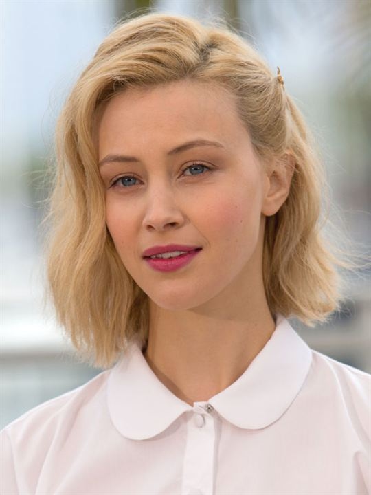 Sarah Gadon; Toronto,Ontario,Kanada doğumlu Kanadalı  oyuncu