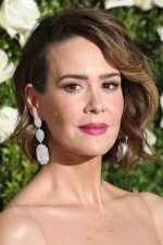 Sarah Paulson; Tampa, Florida, ABD doğumlu Sarah Catherine Paulson olarak da bilinen Amerikalı oyuncu, idari yapımcı, yapımcı