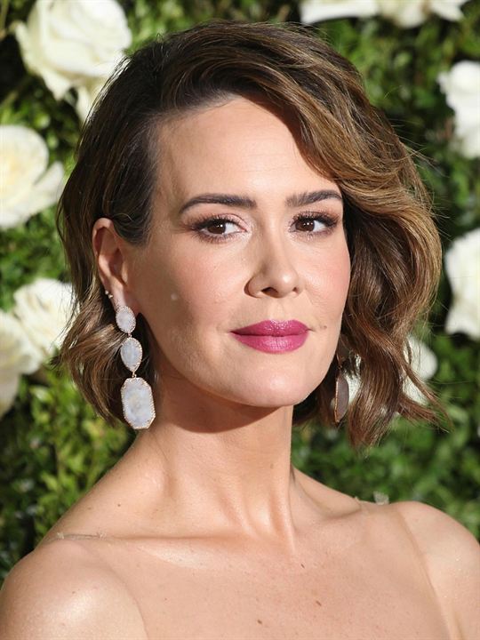 Sarah Paulson; Tampa, Florida, ABD doğumlu Sarah Catherine Paulson olarak da bilinen Amerikalı oyuncu, idari yapımcı, yapımcı