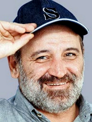 Savaş Ay; Üsküdar, İstanbul, Türkiye doğumlu Türk oyuncu