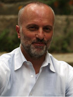 Selim Güneş; Borçka, Artvin, Türkiye doğumlu Türk kurgucu, senarist, yönetmen