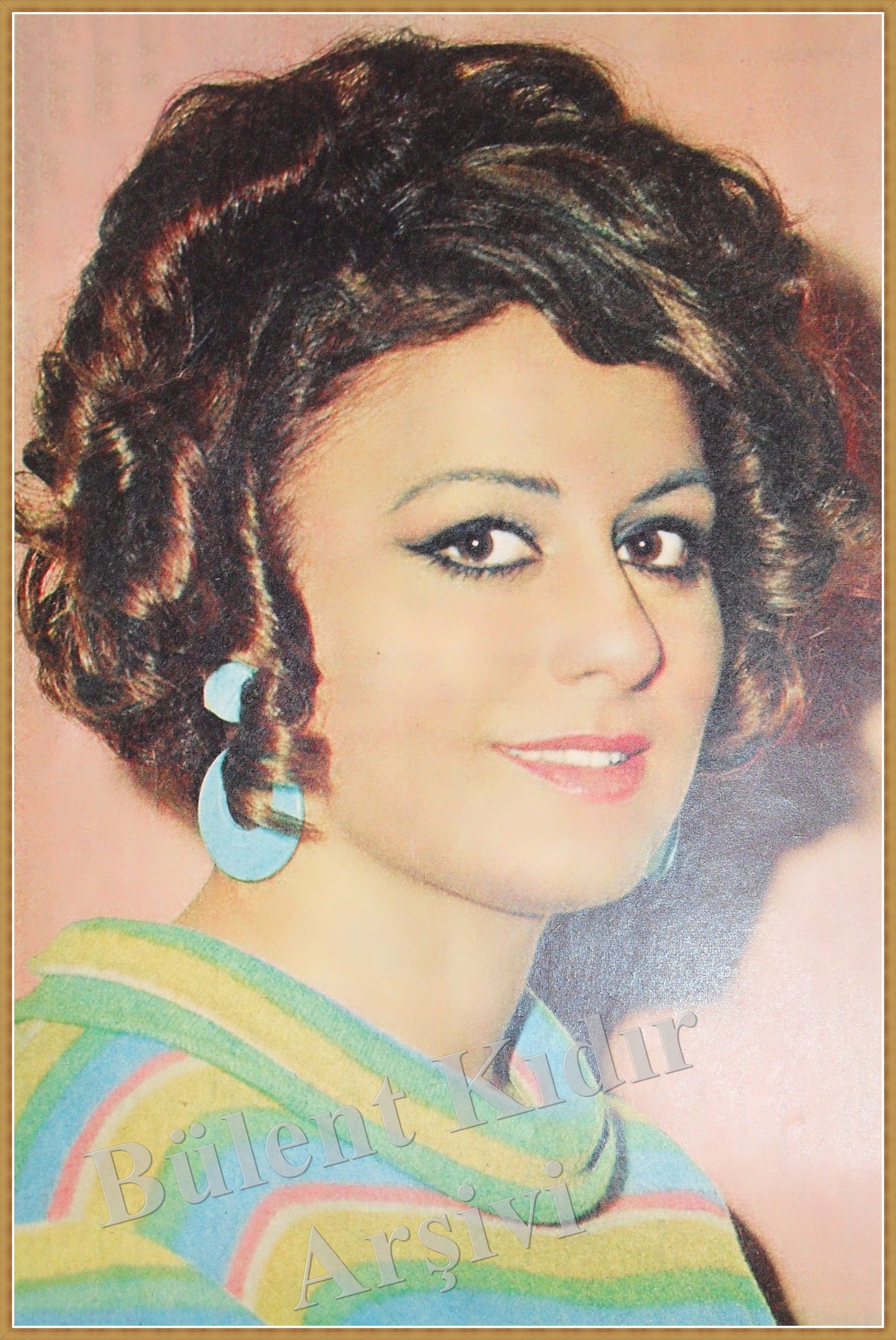 Sema Özcan; İstanbul, Türkiye doğumlu Türk oyuncu