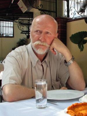 Semir Aslanyürek; Antakya, Hatay, Türkiye doğumlu Türk senarist, yönetmen, oyuncu