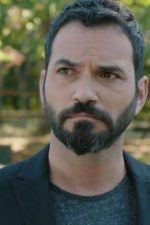 Serdar Özer; İstanbul, Türkiye doğumlu Türk oyuncu