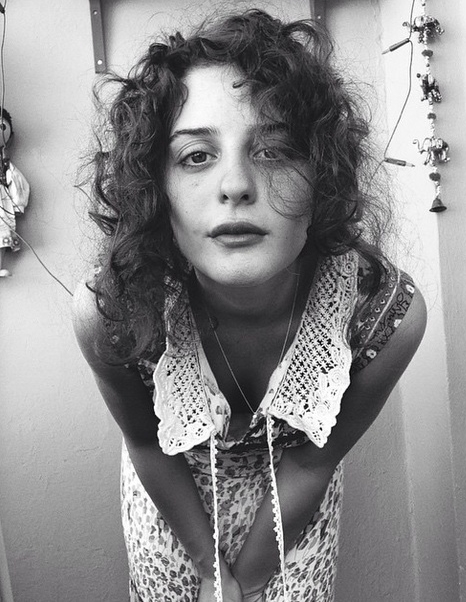 Seren Şirince; İzmir, Türkiye doğumlu Türk oyuncu