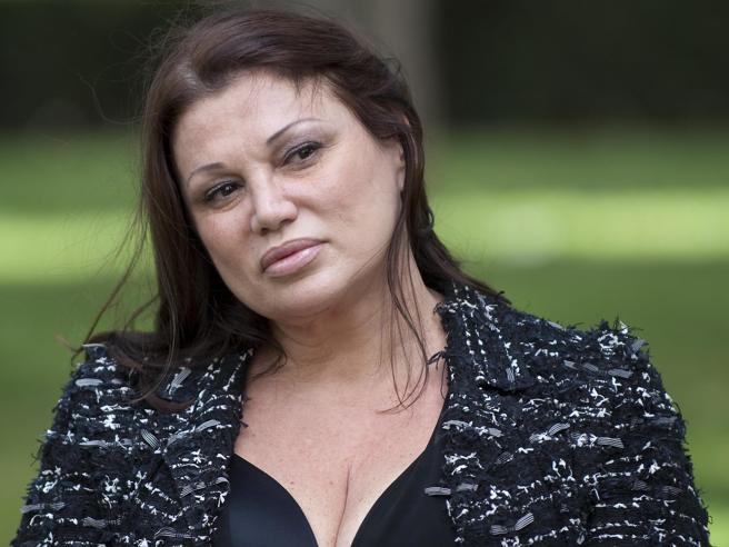 Serena Grandi; Bolonya, İtalya doğumlu İtalyan oyuncu