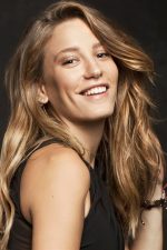 Serenay Sarıkaya; Antalya, Türkiye doğumlu Türk oyuncu, yönetmen