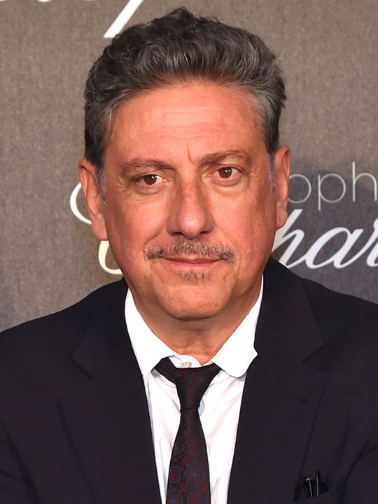 Sergio Castellitto; Roma, İtalya doğumlu İtalyan oyuncu, yönetmen, senarist