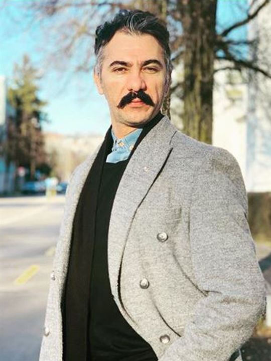 Serhat Bahadır; Ağrı, Türkiye doğumlu Türk oyuncu