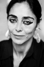 Shirin Neshat; Kazvin, İran doğumlu İranlı senarist, yönetmen