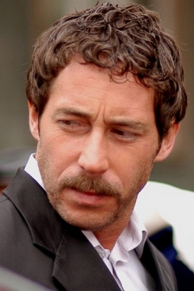 Sinan Albayrak; Hanau, Hessen, Almanya doğumlu Türk oyuncu