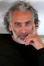 Sinan Çetin; Bahçesaray, Van, Türkiye doğumlu Türk yapımcı, yönetmen, senarist, oyuncu, hikaye yazarı