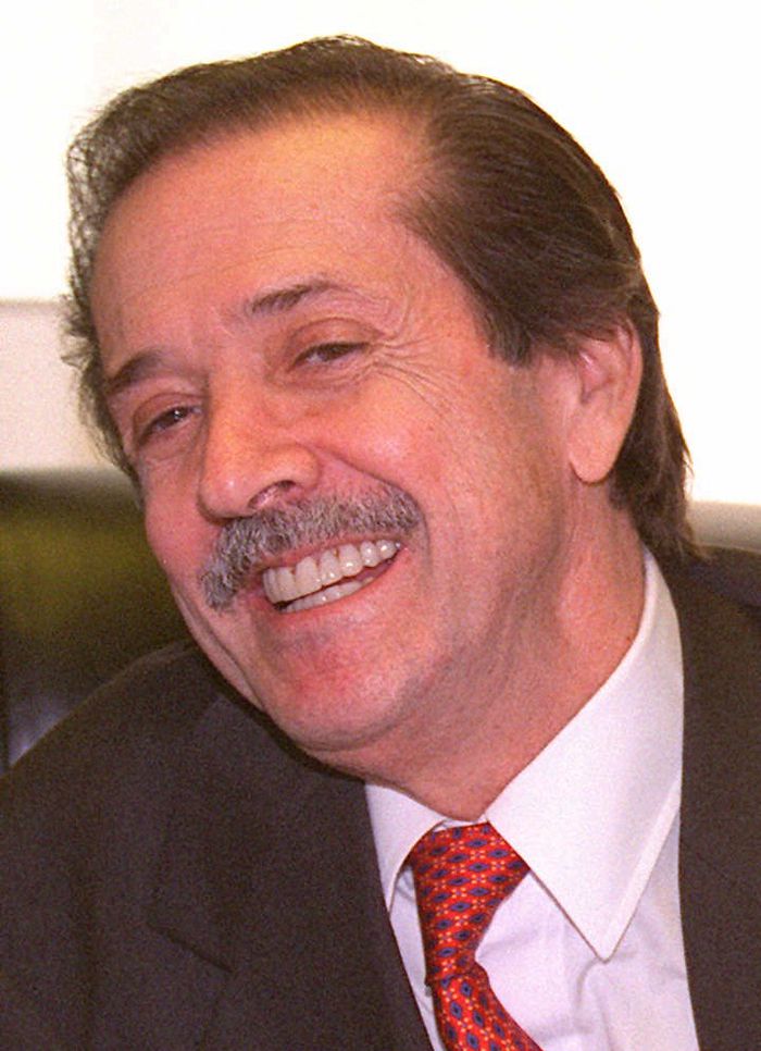 Sonny Bono; Salvatore Bono olarak da bilinen Amerikalı oyuncu, müzik yapımcısı