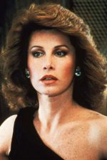 Stefanie Powers; Hollywood, Los Angeles, Kaliforniya, ABD doğumlu Stefanie Zofya Paul olarak da bilinen Amerikalı oyuncu