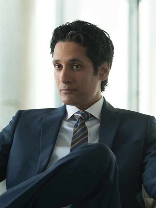 Stephen Lobo; Toronto,Ontario,Kanada doğumlu Kanadalı  oyuncu