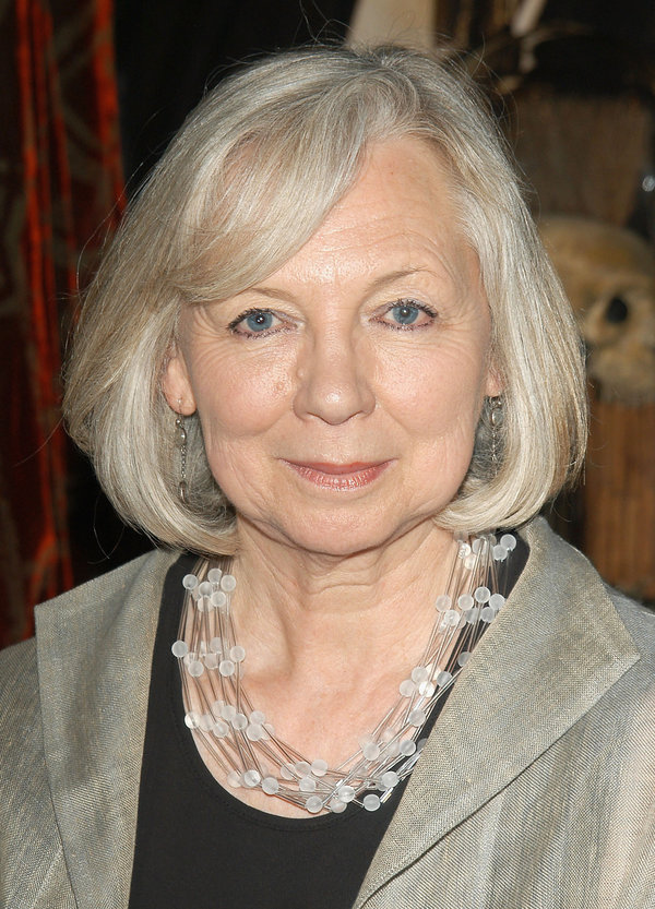 Stephenie McMillan; Ilford,Redbridge,Londra,İngiltere doğumlu İngiliz  set dekoratörü, sanat yönetmeni