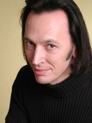 Steve Valentine; Bishopbriggs,Doğu Dunbartonshire,İskoçya doğumlu İskoçsihirbazoyuncu, senarist, seslendirme sanatçısı