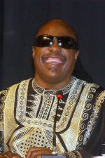 Stevie Wonder; Saginaw, Michigan, ABD doğumlu Stephen Judkins olarak da bilinen Amerikalı şarkıcı, söz yazarı, şair, besteci (tema müziği), aktivist oyuncu, besteci, müzisyen