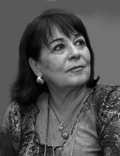 Suna Keskin; Biga, Çanakkale, Türkiye doğumlu Türk oyuncu