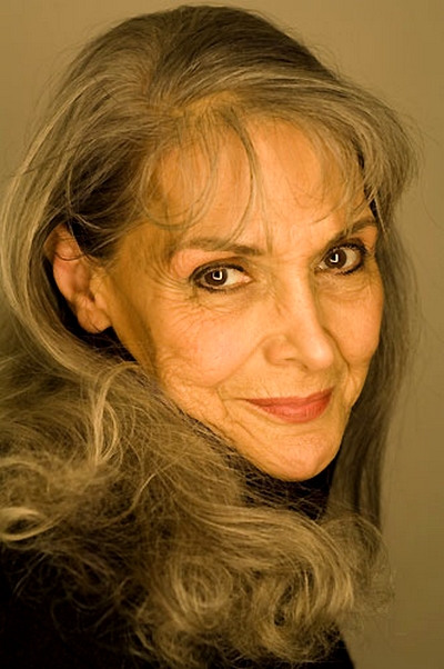 Suna Selen; İstanbul, Türkiye doğumlu Türk oyuncu