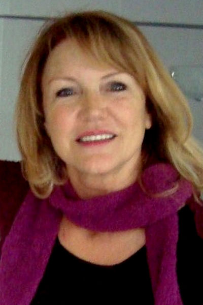 Suna Yıldızoğlu; Bournemouth, Dorset, İngiltere doğumlu Sonia Eddy olarak da bilinen Türk oyuncu