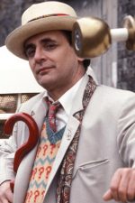 Sylvester McCoy; Dunoon,Strathclyde,İskoçya doğumlu Percy James Patrick Kent-Smith olarak da bilinen İskoç  oyuncu