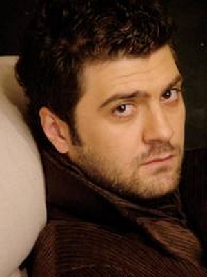 Şahin Irmak; İzmir, Türkiye doğumlu Türk oyuncu, senarist