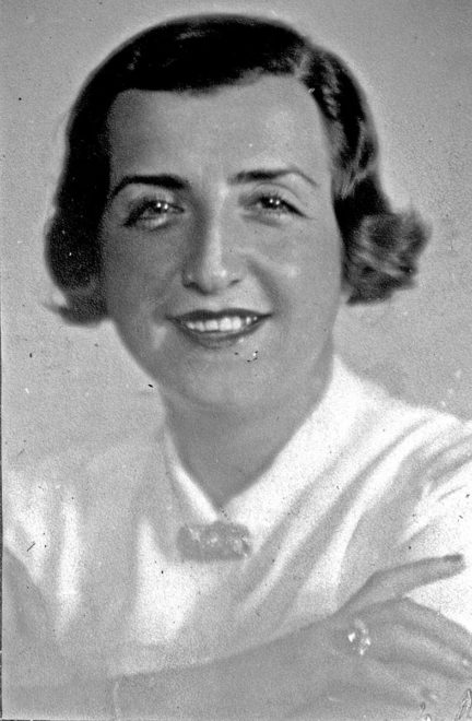 Şaziye Moral; Kırcaali, Bulgaristan doğumlu Türk oyuncu, seslendirme sanatçısı